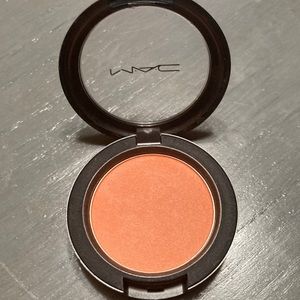 Mac cosmetics blush, color modern mandarin